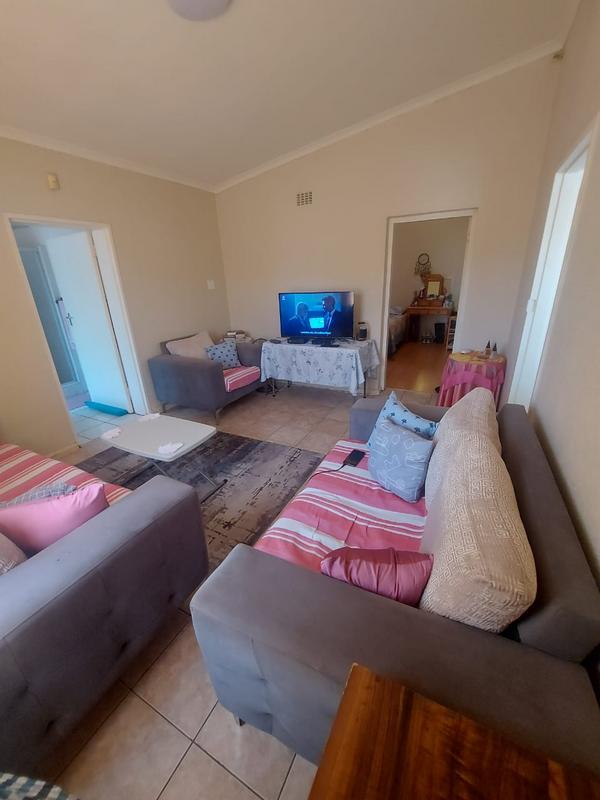 2 Bedroom Property for Sale in Goodwood Central Western Cape